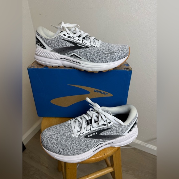 Brooks Adrenaline GTS 23 Running Shoes Women’s 9 NIB - Picture 2 of 11